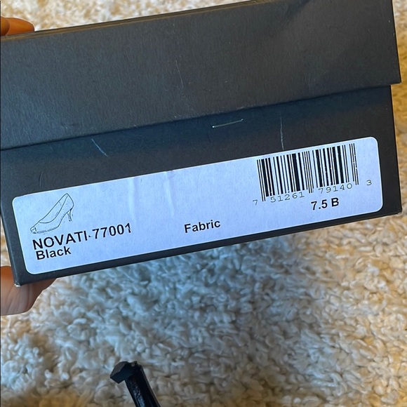 Bruno Magli black Novati peep toe heels - Picture 7 of 7